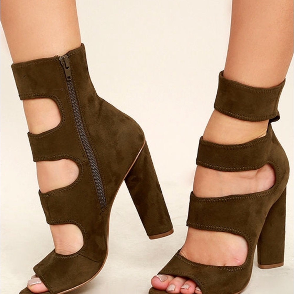 NWOT Steve Madden Green Suede size 6 **worn once**